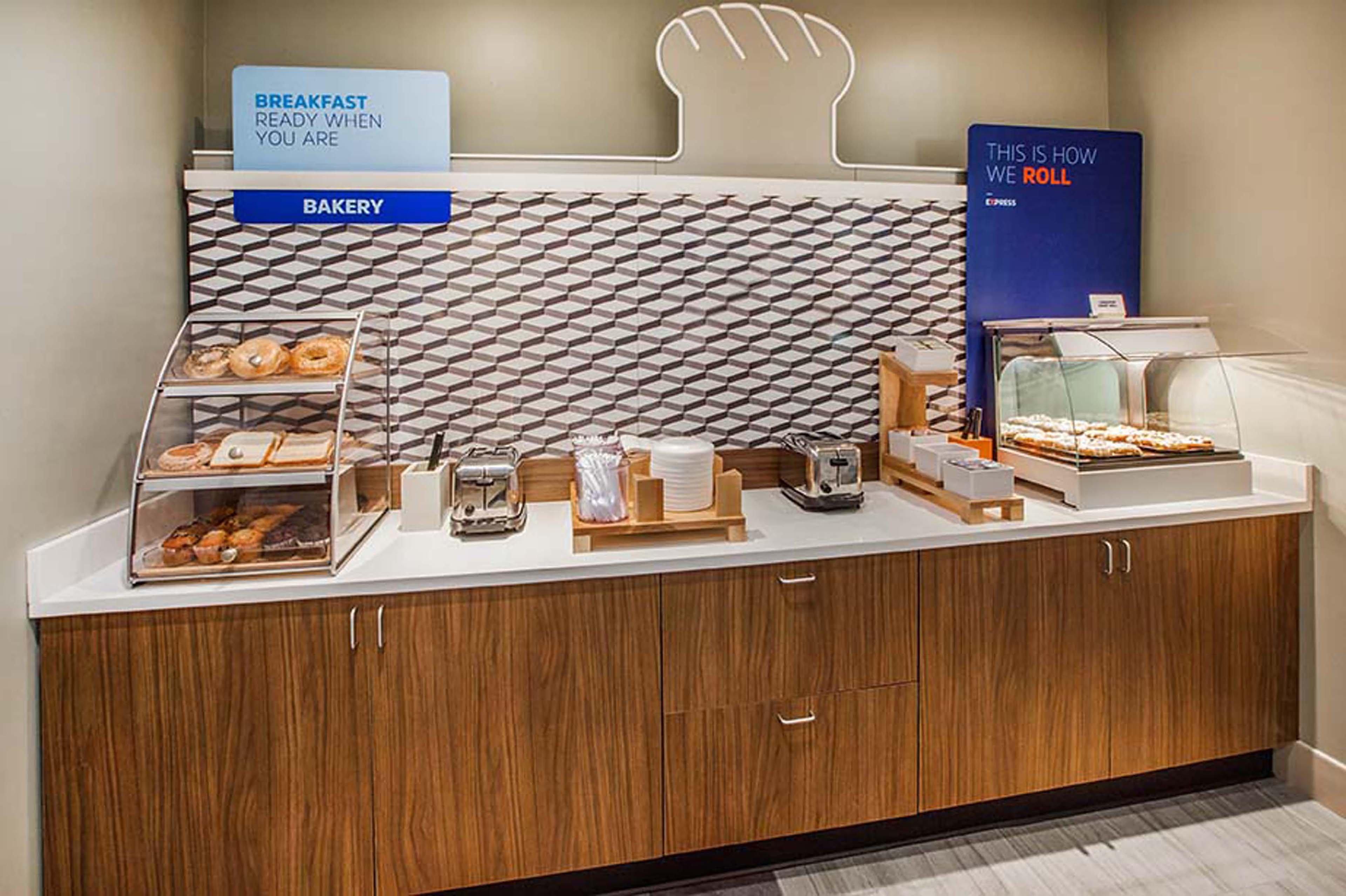 Holiday Inn Express & Suites - Oxford By Ihg Eksteriør bilde