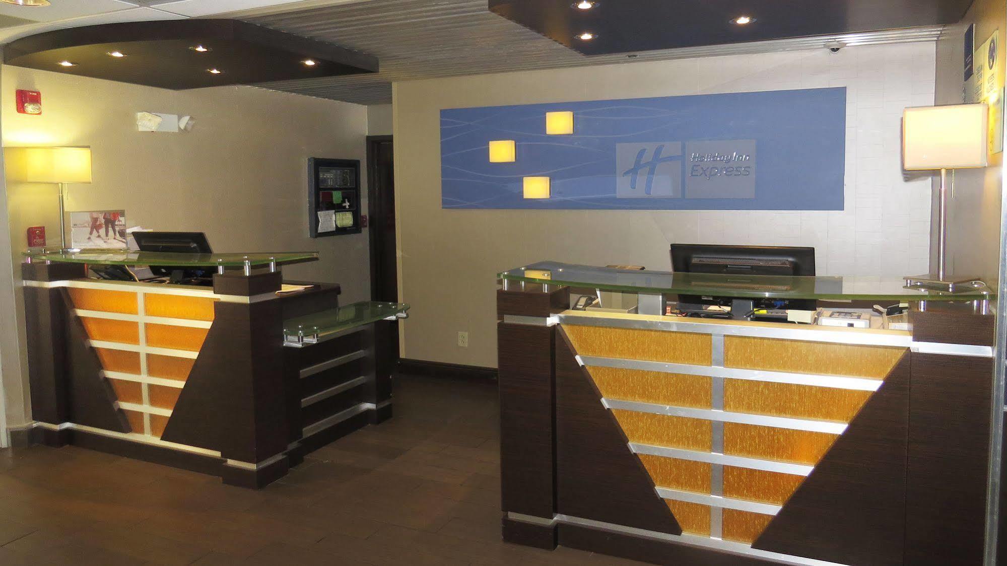 Holiday Inn Express & Suites - Oxford By Ihg Eksteriør bilde