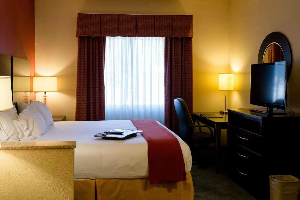 Holiday Inn Express & Suites - Oxford By Ihg Eksteriør bilde